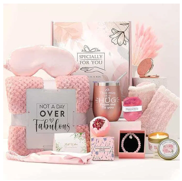 Подаръчен комплект за жена, празник, осми март, рожден ден или юбилей. Одеало, огледалце, маска за очи и ластик за коса