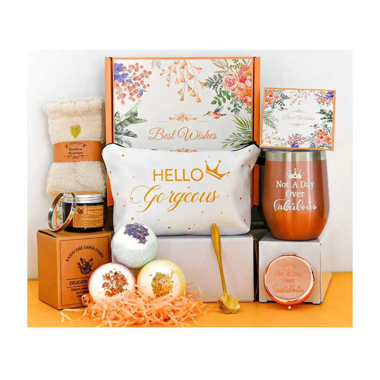 Подаръчен комплект за жена, 8 части, Чаша, Бомбичка и соли за вана, Маска за сън, Мъхести чорапи, Ароматна свещ, Спа, Ре...